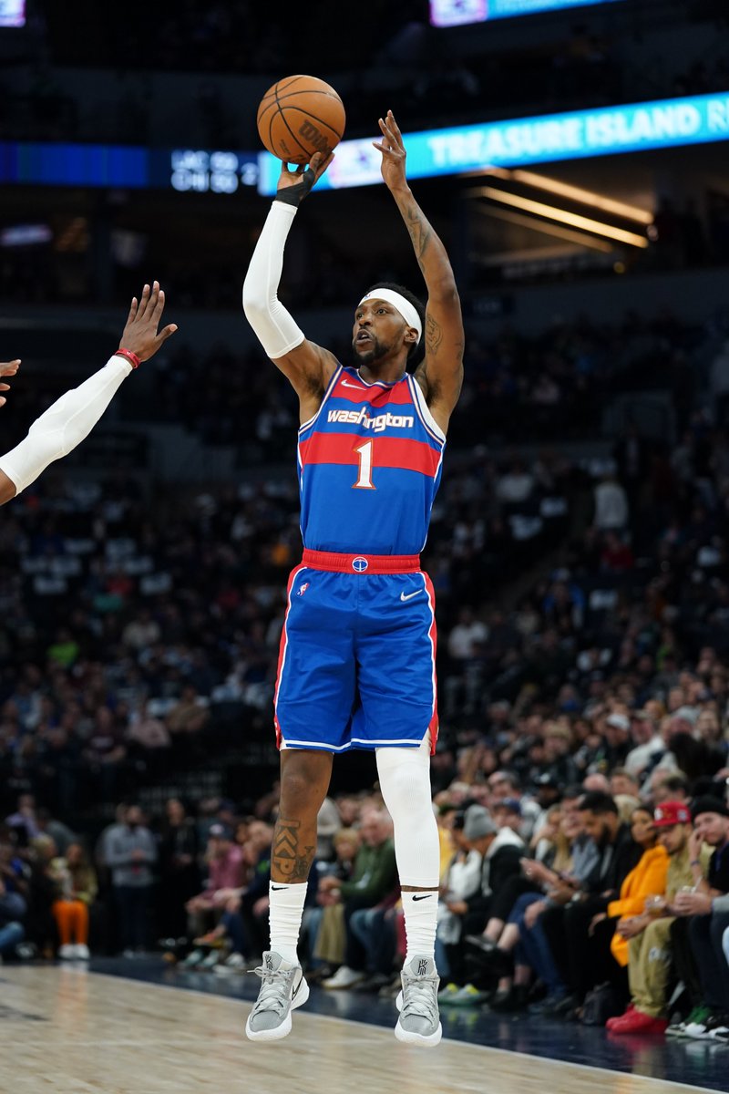 BleacherReport's tweet photo. Kentavious Caldwell-Pope is signing a two-year, $30M extension with the Nuggets, per @wojespn https://t.co/JPKdOSdhpG