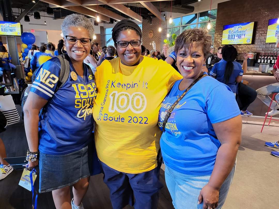sunpumpmemo's tweet image. My line sisters! We joined #SigmaGammaRho 30 years ago at The University of Texas at Austin. There were seven us.... take a look at #1, #2 and #3! Dr. Monica Brown and Andii Smith #Spring92 #SGRho #Greater