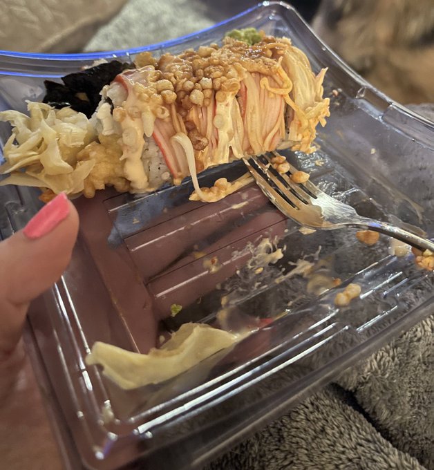 Sushi and Netflix ❤️ https://t.co/h8Z6oSsvXa<a href="/tag/braintumorsurvivor"class="tags"><span>#braintumorsurvivor</span></a>