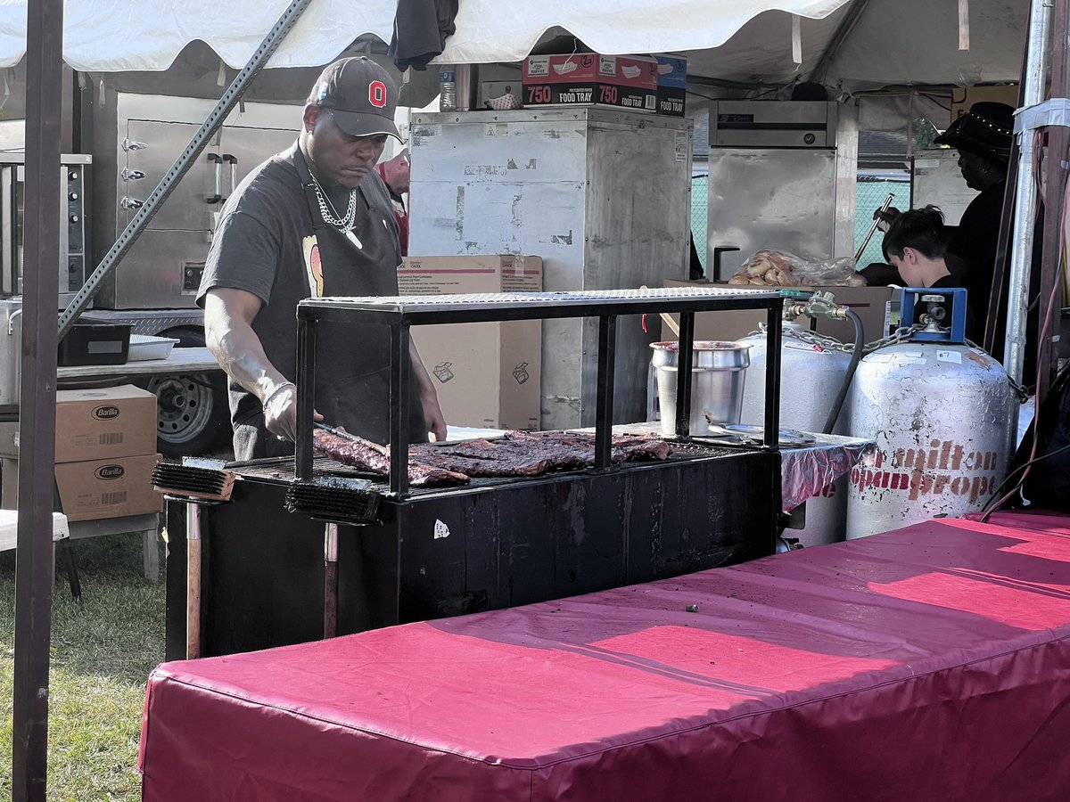 OneToad4u's tweet photo. #RibFest2022 I need a full slab from each vendor and then I’ll vote who has the best ribs lol https://t.co/viAQ3lzYlZ