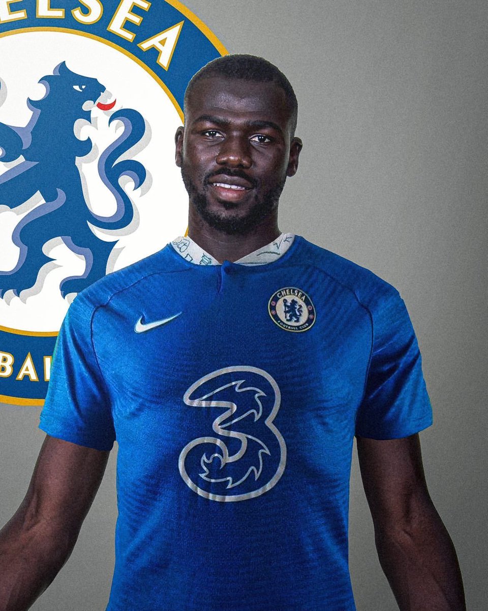 Goalfootballuk's tweet photo. Kalidou Koulibaly to Chelsea, here we go! Full agreement in place for €40m fee add-ons completed, bid accepted. Napoli are checking the documents then it will be official. 🚨🔵 #CFC

Koulibaly will sign long-term deal for €10m net salary per season. First centre back, signed. https://t.co/JQ6bVXPFIC