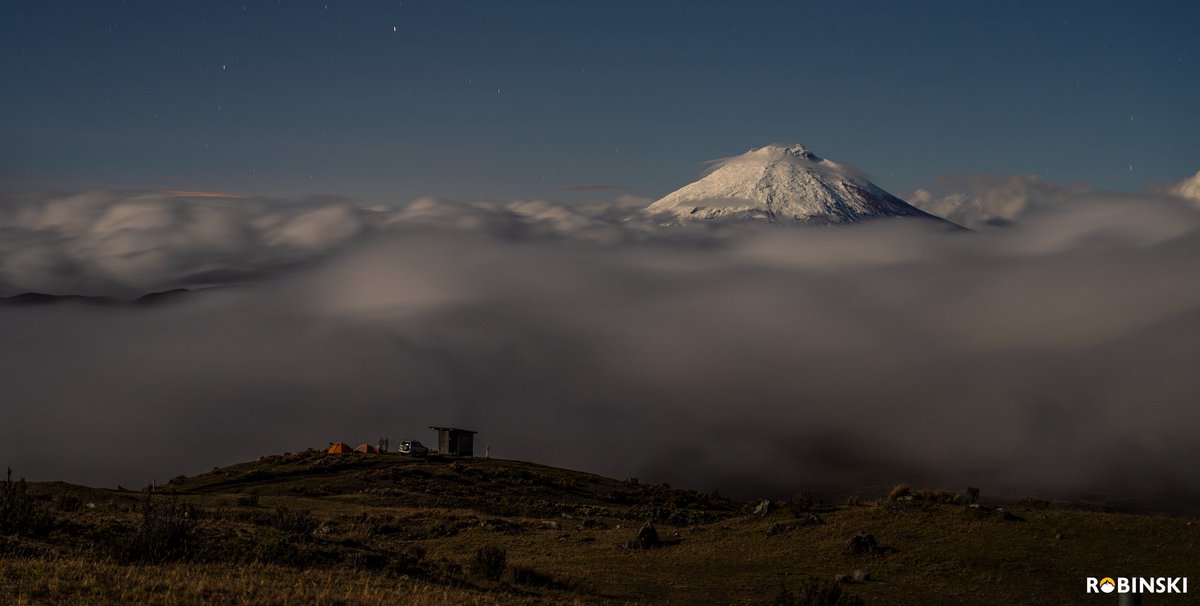 Robinski__'s tweet photo. Entre el frío del páramo, las nubes a sus pies y un volcán Cotopaxi viendo todo, estamos los que nos sentimos en casa estando afuera. https://t.co/t6jj2TUJ04
