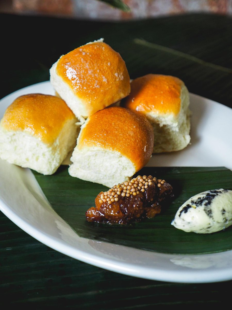 Homestead_Chi's tweet image. Trust us - Once you have one roll, you won't be able to stop.

📸 Pandesal {Filipino Bread Roll / cultured butter, pineapple mostarda}