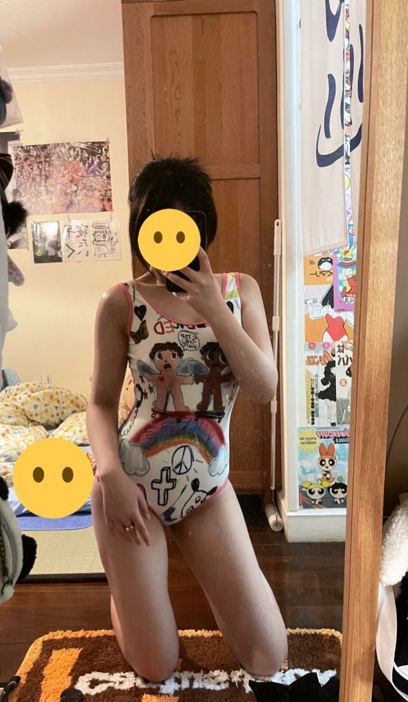 The fake swimsuit I draw myself 👙
The real sukumizu I gonna wear when I swim👽
简单来说 虚假的比基尼👙
真正的泳衣🩱

努力自己给自己摸了个图嘿嘿