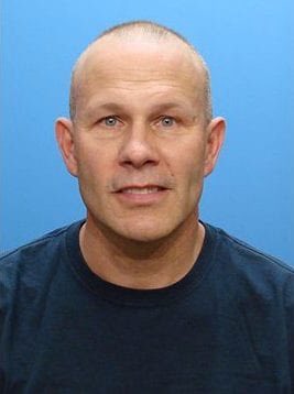 davenewworld_2's tweet photo. A police sergeant in Baltimore was sentenced to 21 months in prison for planting a gun on an innocent man.

Keith Allen Gladstone also admitted to telling a witness to lie about what he did if questioned by police. This POS tried to ruin a man's life and got less than 2 years. https://t.co/ONTFcl07aB