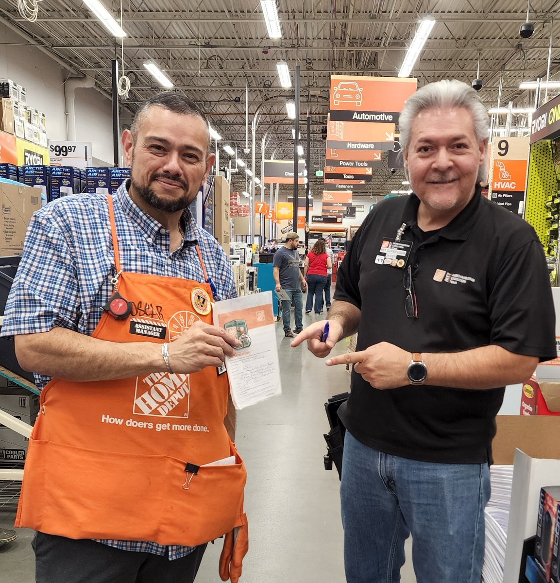 Thank you, ASM Oscar Melendez, for the great partnership with our 8523 MET team in helping to coordinate and stage our upcoming event merchandise! Greatly appreciated 👍 <a href="/valbroncos/">Valerie Maynes</a> <a href="/DianaSundermann/">Diana Sundermann</a> @OscarM_8523 <a href="/Yolanda_8523/">Yolanda ASDS 8523</a> <a href="/ianfmacias/">Ian Macias</a> @Fuerstenberg15