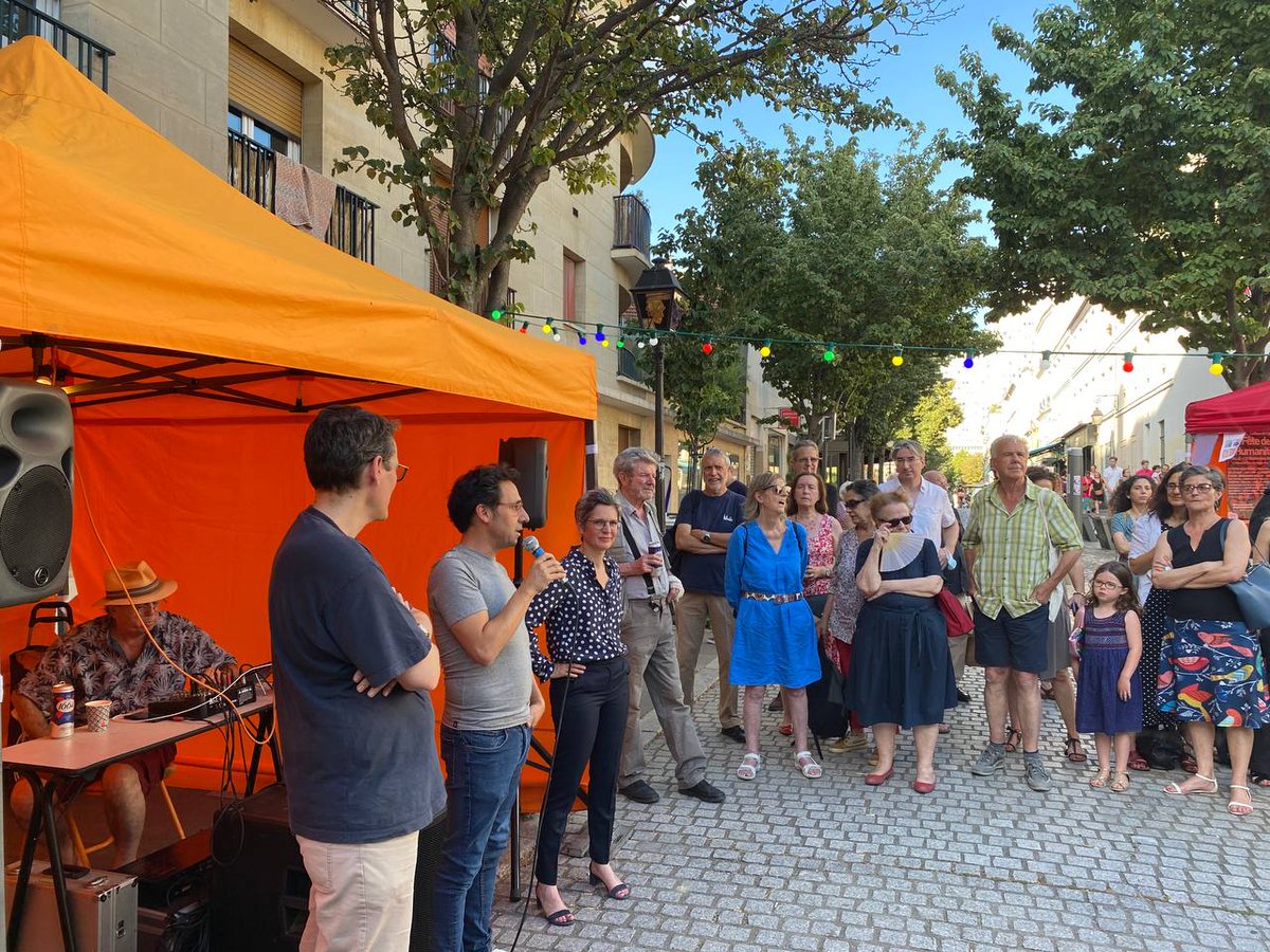arenasrodrigo_'s tweet photo. Ce soir j'étais présent au bal populaire des communistes. Un rendez-vous annuel dans le 13e arrondissement qui marque un moment festif et politique. Merci pour l'invitation et à l'année prochaine. #NUPES https://t.co/8O5uliqHd3