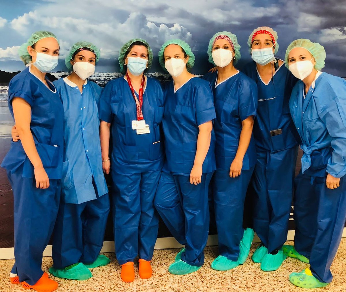 ainatvalch's tweet photo. Great surgical nursing team! #gynecologyteam #Scrubnurses #hospitaluniversitaridebellvitge https://t.co/NKrEDV0yUd