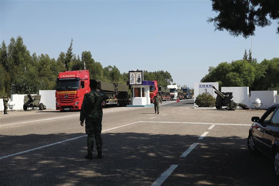 PolymarketIntel's tweet photo. #Ukraine: Portuguese 🇵🇹 M113A1(A2) armored personnel carriers were caught on camera few days leaving their original base - 14 of these APCs are currently being transported to Ukraine. 
The amount may sound low but it is in fact ~10% of the active fleet of Portuguese M113. https://t.co/XuPJjExvUc