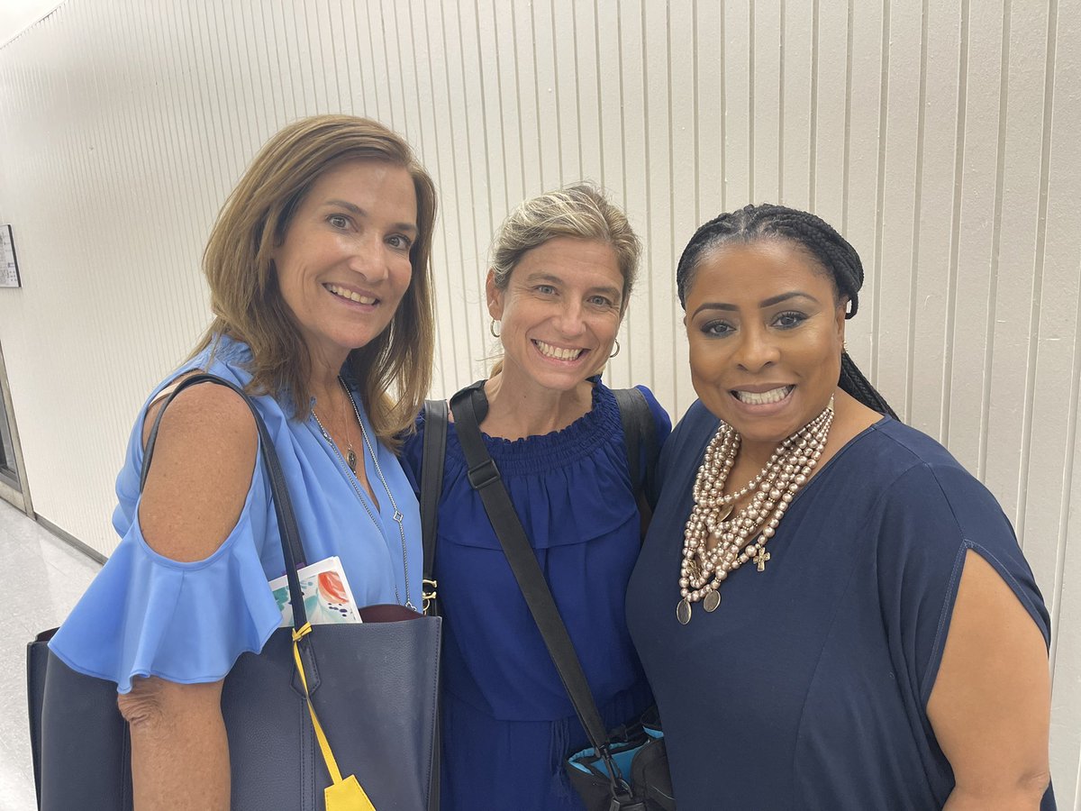GouldsELMDCPS's tweet photo. Sending time with colleagues is never overrated but fun. Blue, Blue and more Blue! @Synergy_MDCPS @MDCPSSouth @cvpassmore https://t.co/sZK4YQxtYy