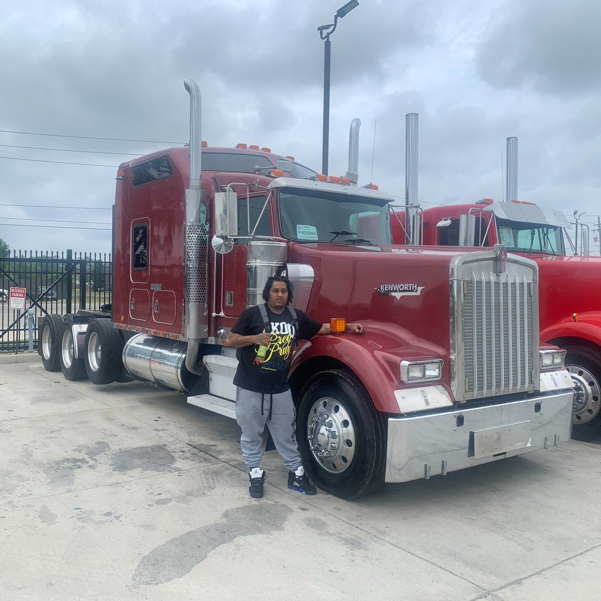 OhioTruckSales's tweet photo. Enjoy your new #Kenworth Youngs Heavy Hauling LLC! Thank you for your business! #kenworthsofinstagram #semi #semitruck #largecar #bigrig #semisforsale #SOLD #chrome #largecarsmafia #trucksforsale #truckersofinstagram #semitrucksforsale #kenworthlargecars #truckstop #18wheeler https://t.co/OWaoN4IpuH