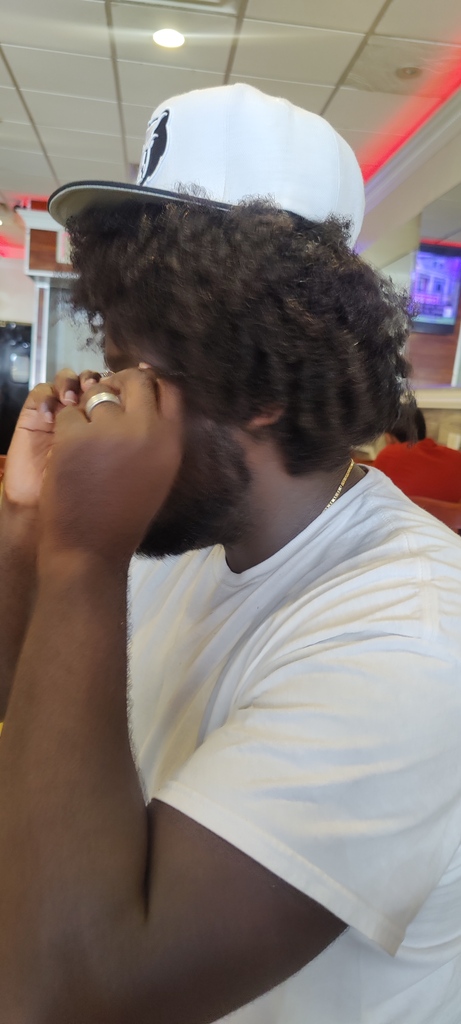 I don't always wear hats, but when I do...they never fit 😆 

#thehiz #newmusic