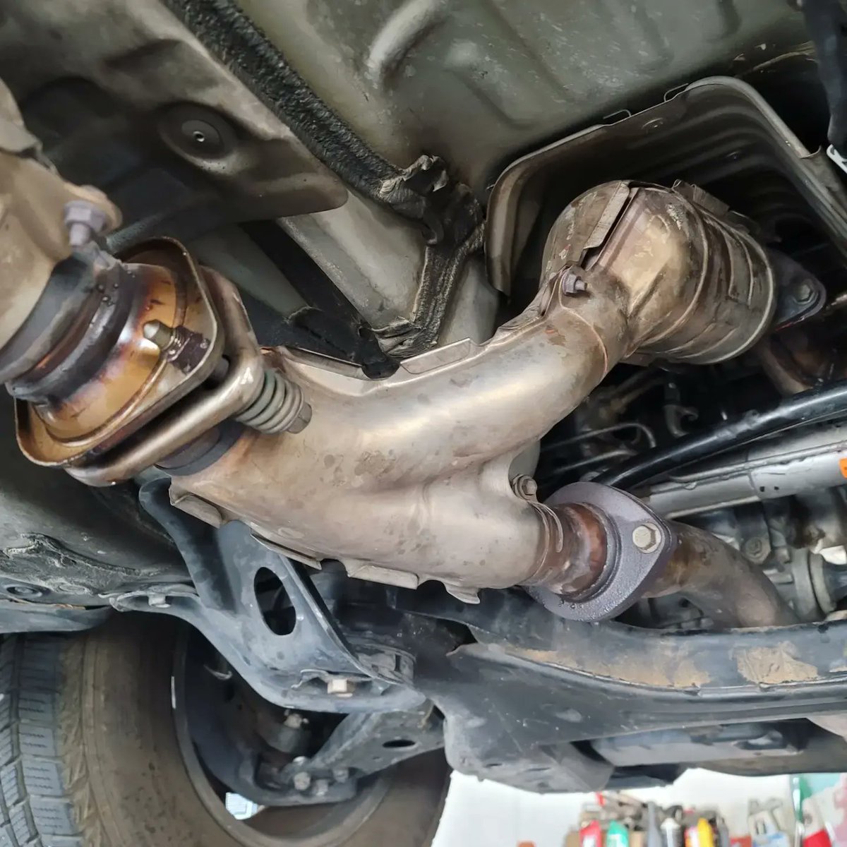 mileslong4real's tweet photo. Shout out to Downtown Mufflers and my Bro and fellow @thesubiesociety member @_emmanuelflores for fixing my exhaust leak from some douche trying to steal my Catalytic Converter 🤗🤗🤗 Now we are good as new! #muffler #mufflershop #thesubiesociety #vegas #vegasproblems https://t.co/kuBUb1YdCk