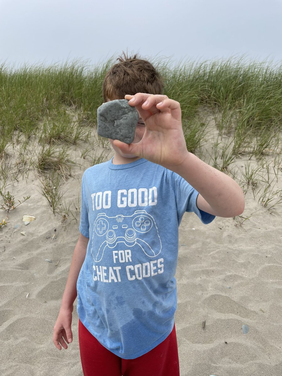 “Hey Mom! I found a polygon. It kinda looks like a trapezoid!” Beach math. Who knew?!!! <a href="/Lkennedy37/">L</a> @MsCormier_teach <a href="/Grad_AM/">Ann-Marie Grad</a> @HrceLisa <a href="/asnider_teach/">Aᴍʏ Sɴɪᴅᴇʀ</a> @DartmouthDivStu <a href="/Marksmk72/">Moira Marks</a>