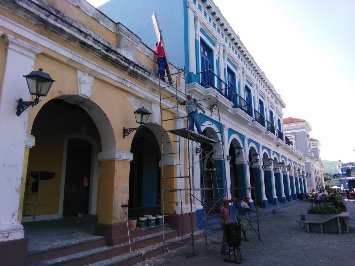 Amauri12027271's tweet photo. La Empresa de producción Local de Materiales de la construcción retoca la plaza Vigía de la bella ciudad de Matanzas #cubaviveytrabaja #matancerosenVictoria @SuselyMorfaG @mariofsabines https://t.co/3hVbIMxRch