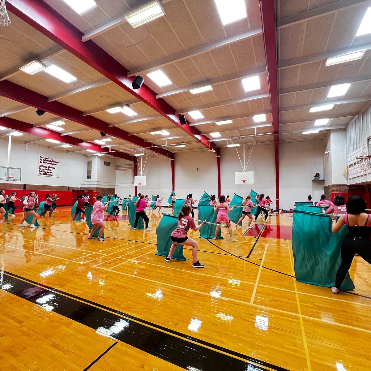 KatyColorGuard's tweet photo. Day 3 of technique camp!! Wear Pink🌸🌺 Had a great day getting to learn some new tosses with body 🥰🤭 https://t.co/ThDTd46ffK