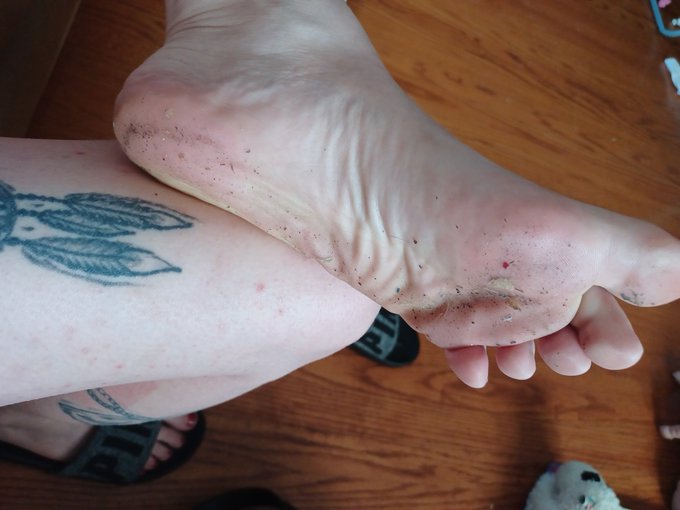 Commence cleaning... #feetfethish #foot #feetpicsforsales https://t.co/mOZtfnVV9G<a href="/tag/feetfethish"class="tags">#feetfethish</a><a href="/tag/foot"class="tags">#foot</a><a href="/tag/feetpicsforsales"class="tags">#feetpicsforsales</a>