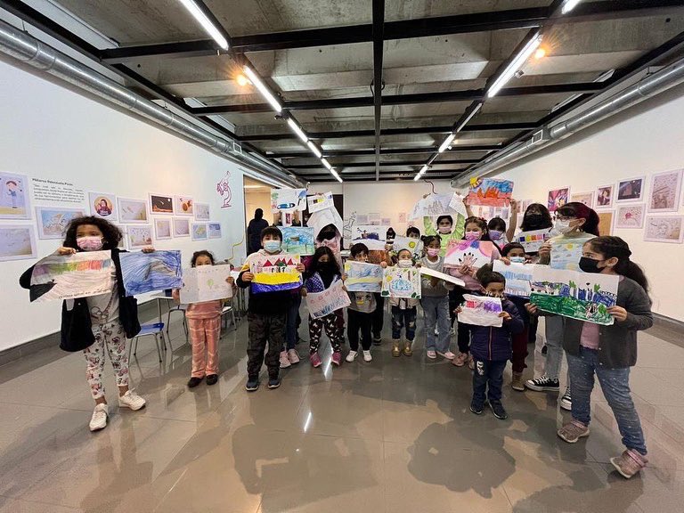 Hoy en nuestros #TalleresDeInvierno creamos paletas de colores pensando en los lugares que más nos gustan de #Antofagasta, para luego plasmarlos en dibujos. ✍️🎨

¡Te invitamos a disfrutar las vacaciones de invierno en nuestra sala de arte!

¡Inscríbete!

#NosCuidamosEntreTodos