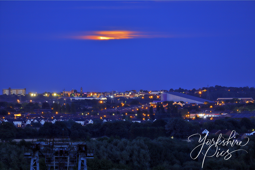 Lee_Collings74's tweet photo. Typical astronomical event weather. Tonights supermoon was just a glow behind clouds by the time I saw it well over the horizon. @JonMitchellITV https://t.co/WnMC6mGFm2