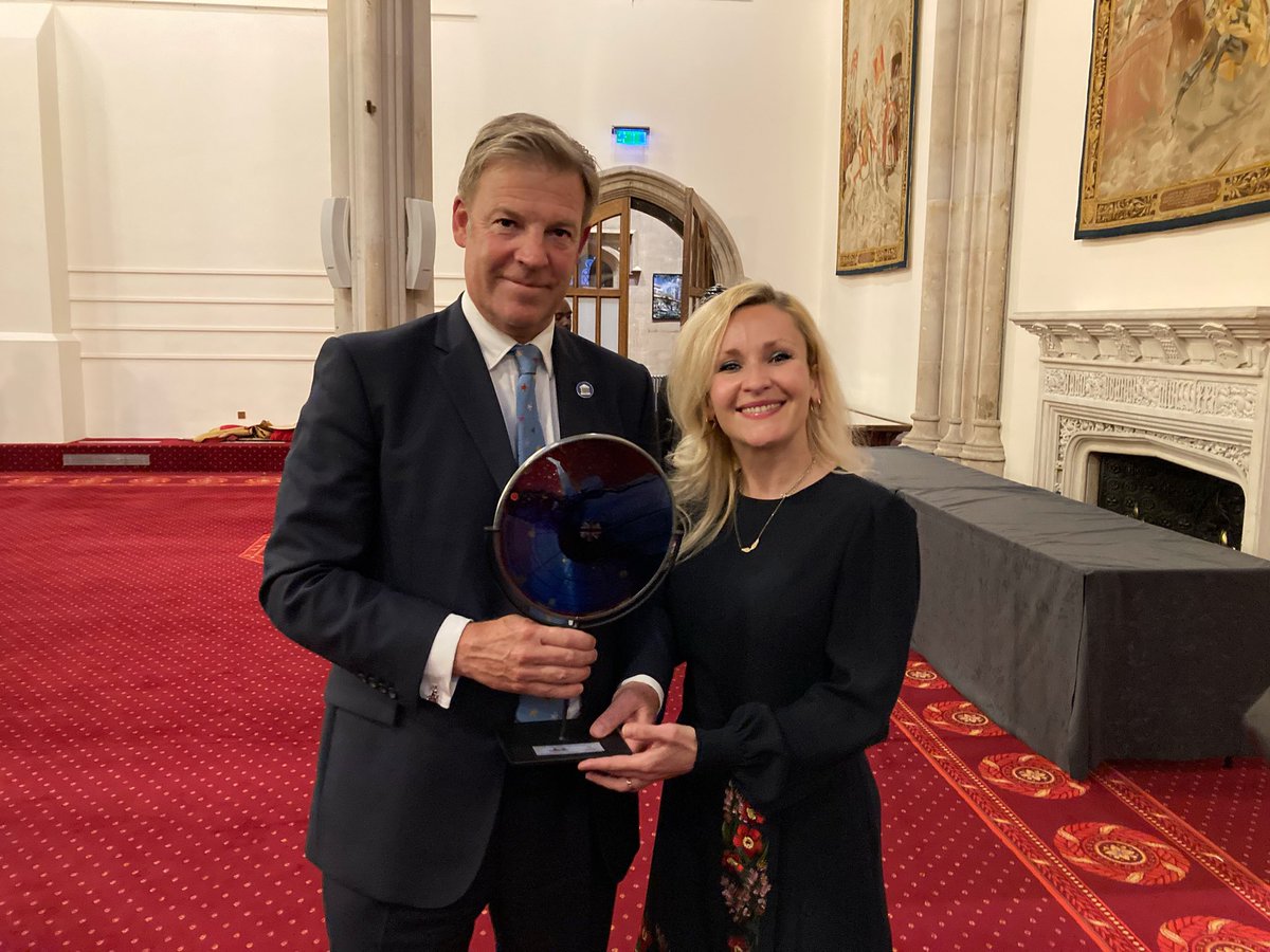 Delighted to have won the Lord Mayor Reflects 2022 Stained Glass Roundel Competition! The Roundel is to commemorate the mayoralty of the most recent Lord Mayor of London, Sir William Russell #stainedglass #designermaker  #artcollector #artglass #glasspainting #lordmayor #handmade