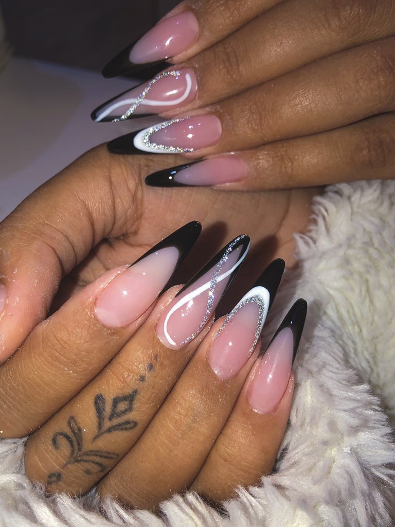 daninailsdesign's tweet photo. Nas quartas também pode usar preto 🤤🖤 https://t.co/loR1bJyCp7