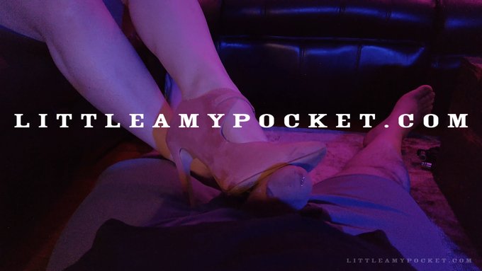 Stay on the floor, where you belong, under My heels https://t.co/wXyYNO353V