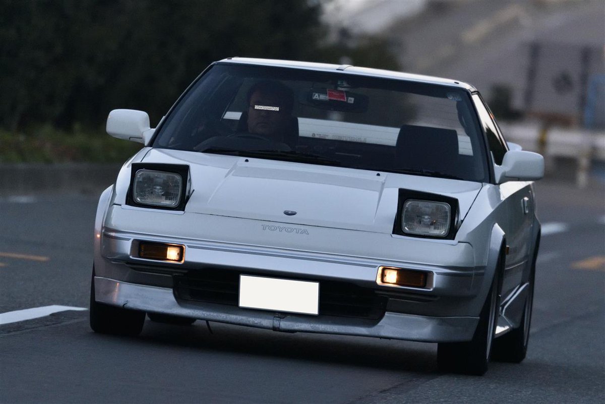 xjrxMHTamYN2ldR's tweet photo. #真正面を載せて5rt来たら強者
#BF5C #レガシィツーリングワゴン
#MR2 #AW11
ちょっと前の画像ですね♪
ドライバー付で(笑) https://t.co/wdMVGEKN6Z
