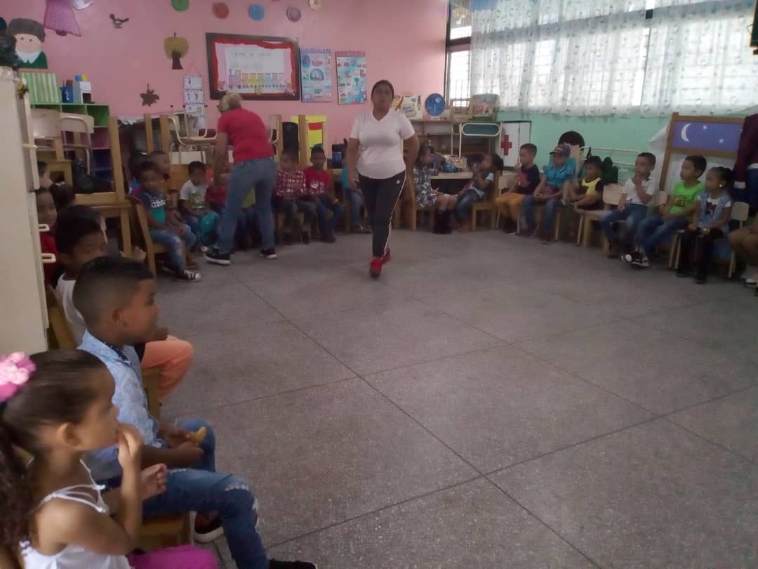 CNAEGARCIADEHEV's tweet photo. CEIB Las Delicias Activos con el programa de Alimentación Escolar PAE Despedida de Año Escolar #ProduccionPorLaPatria @NicolasMaduro @FreddyBernal @Berzabethg1 @clifmgarciahevi @CnaeTachira @GMAS_TC03 https://t.co/sTojV0tXoC