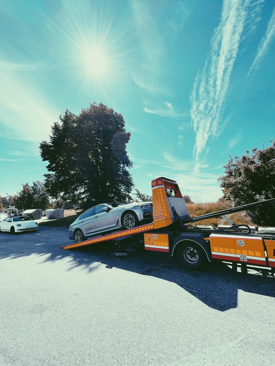 SjoblomAlex's tweet photo. The road trip started great with a flat tire, but we made it to Hamburg 2000km later. See you tomorrow Cologne https://t.co/2IdzeI6aaS