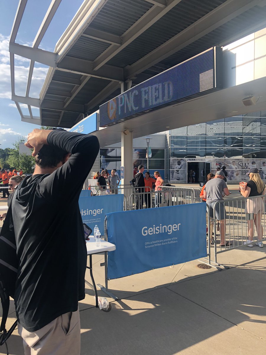 Shannon The Dude on Twitter "It’s “Bring Your Dog To The Game” night