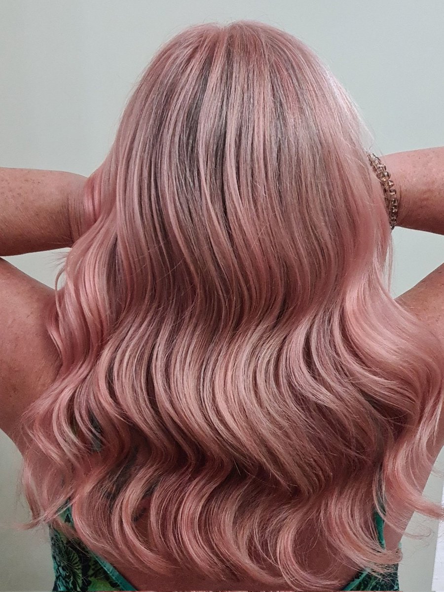 Denise87363235's tweet image. H E A T H E R 

sweet pink 
#Highlights #faceframe #colourtechnician #hairstylist 
#pinkhair #BLONDME  #SCHWARZKOPF @schwarzkopfpro