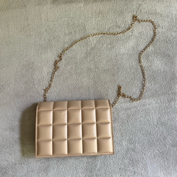 MELISSADJONES1's tweet photo. So good I had to share! Check out all the items I'm loving on @Poshmarkapp #poshmark #fashion #style #shopmycloset #nancygonzalez #toryburch #prettylittlething: https://t.co/qmBPF11Qlm https://t.co/Ookr1jm2YV