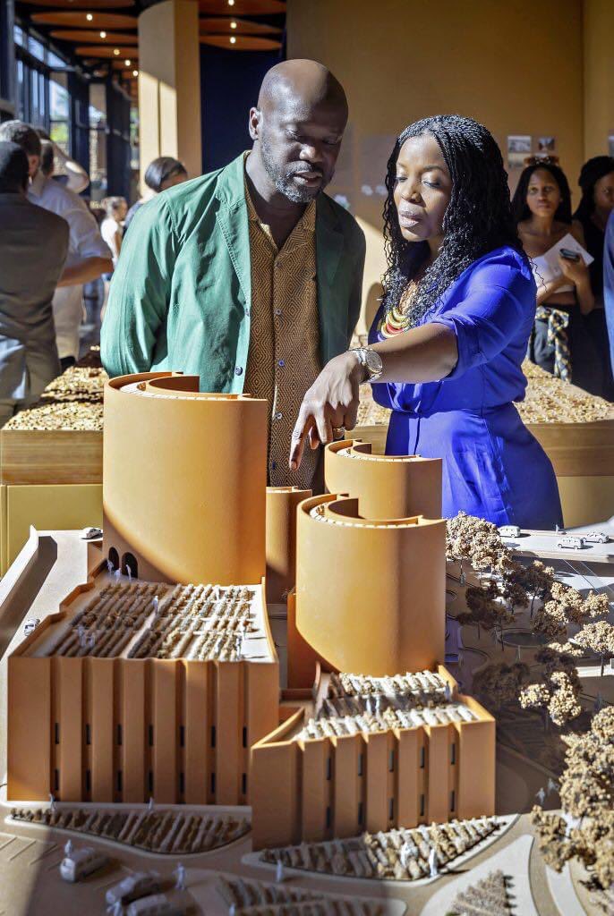 Niameyze227's tweet photo. Conçu par l'architecte nigérienne Mariam Kamara, le groupe de cinq bâtiments en terre cuite deviendra le Centre culturel de Niamey dans la capitale du Niger
 
📷 @ateliermasomi https://t.co/lTXWDNThQI