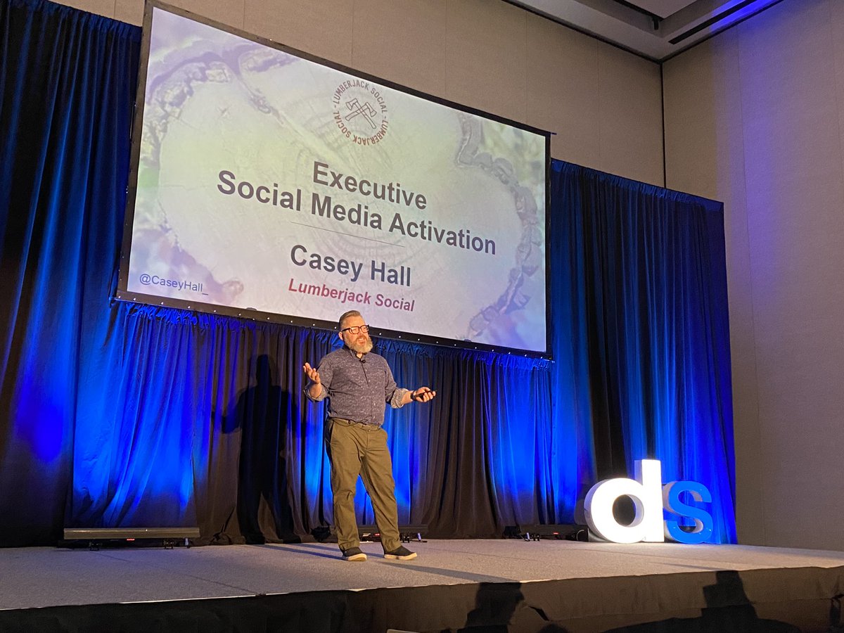 prhenderson's tweet image. Loved catching up with @CaseyHall_ at Digital Summit Portland. #1 takeaway from his talk: get those LinkedIn profiles in order, otherwise you’ve got yourself a brand reputation issue. #DSPDX