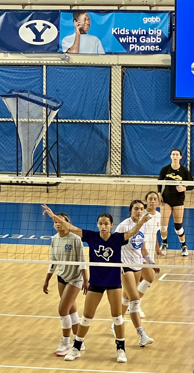 Thank you so much @BYUwvolleyball for having me and my sister at camp! So grateful for the opportunity to come and play. Thanks to my family and the coaches for making this happen! I had a great time. Finally got to play with fam. Thank you cougs!! 🤙🏽💙🤍 @davis_squad @SepiutaD