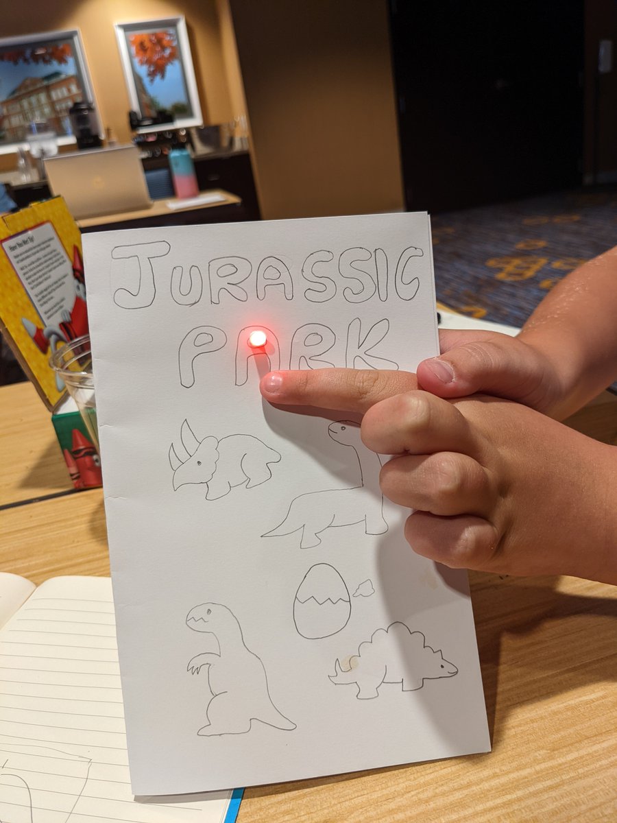 SayantaniDutta9's tweet image. These are what I made at the ECS e-textiles training #csliteracy #cseducation #cs4ms #csforall #cyberliteracy