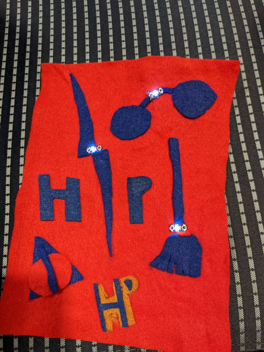 SayantaniDutta9's tweet image. These are what I made at the ECS e-textiles training #csliteracy #cseducation #cs4ms #csforall #cyberliteracy