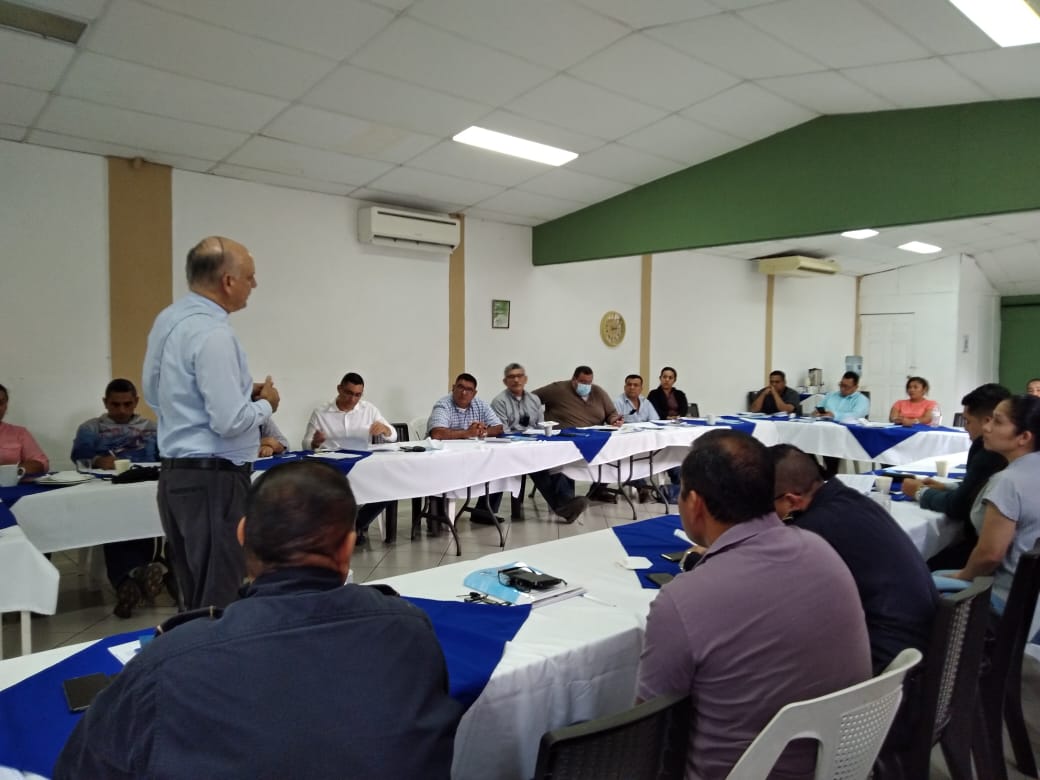 PDDHElSalvador's tweet photo. Atendiendo al llamado del #ProcuradorDDHH #ApolonioTobar, la #PDDH desarrolló el tercer módulo del diplomado especializado en #DDHH, dirigido a personal de la @PNCSV. Se contó con el apoyo de @FESPAD_sv. Este es resultado del trabajo entre la Mesa de Diálogo de la #PDDH y #PNC. https://t.co/Ed50u4JrOv