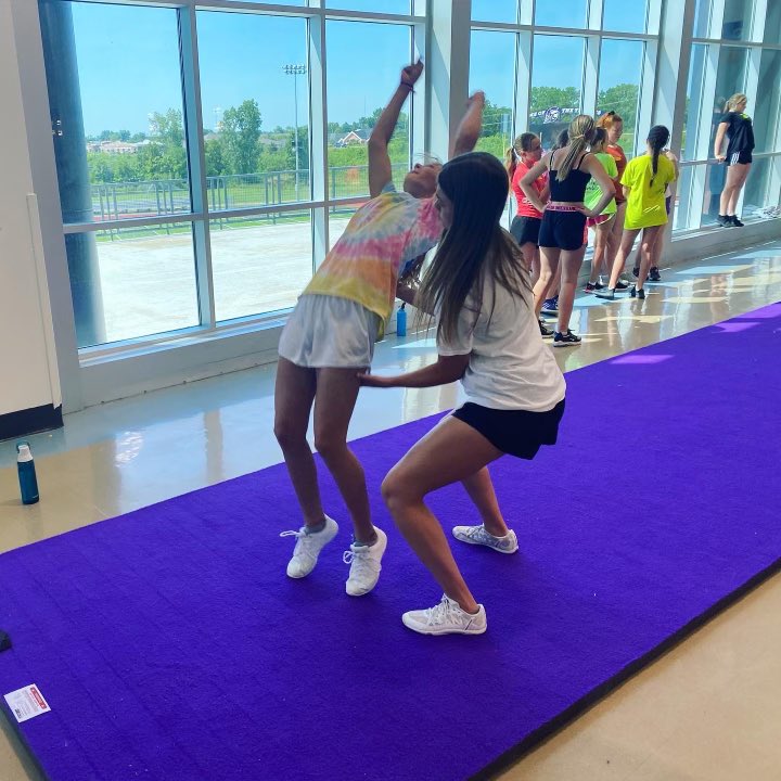 WOW!! We cannot show enough love for our 130 mini clinic cheerleaders this week!!🥰 After tons of cheering and dancing, these campers showed off allllll their new skills (and of course, got to cool off and play some summer games too for our Beach Day☀️) Stay tuned for more pics!