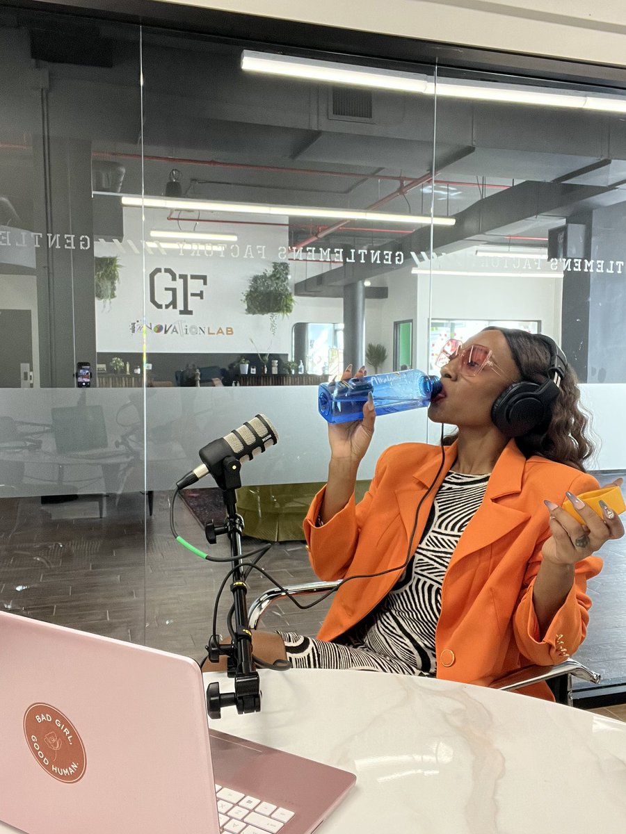 StyleOnAFly's tweet image. Be Back Soon 📻 #StyleOnAFly💅🏽 

Sponsored by @PlaytimeWW x @simplyalkaline 💧

#thestyleguide #randomradio #talkshow #wardrobe #consultant #Influencer