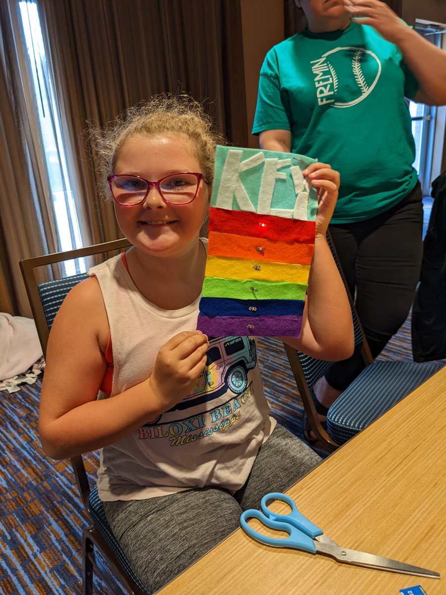 SayantaniDutta9's tweet image. Here are more pics from the ECS e-textiles training #csliteracy #cseducation #cs4ms #csforall #cyberliteracy