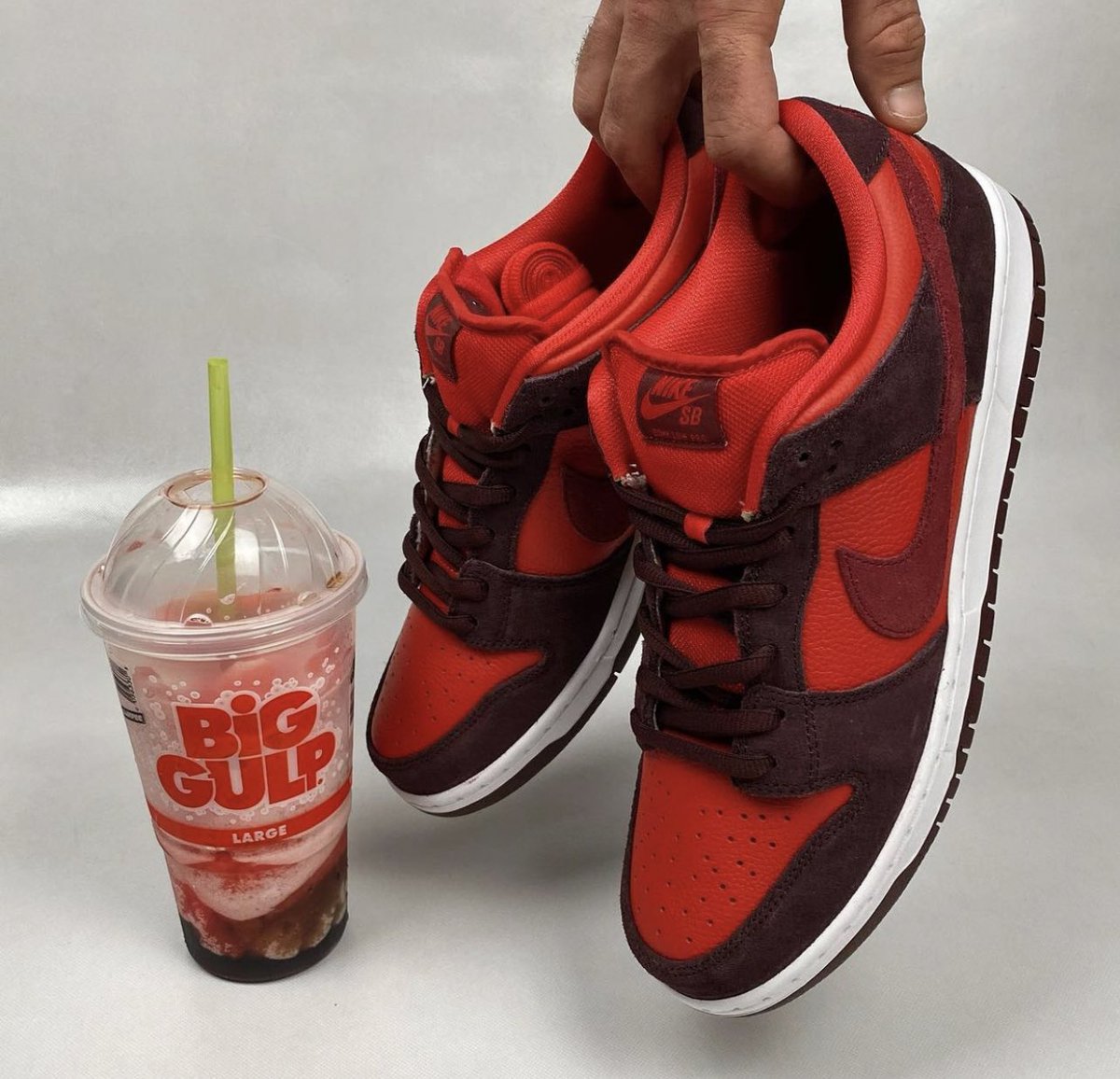 nicekicks's tweet photo. “Cherry” SB Dunk Lows 🍒 https://t.co/0BTwHCJnKU