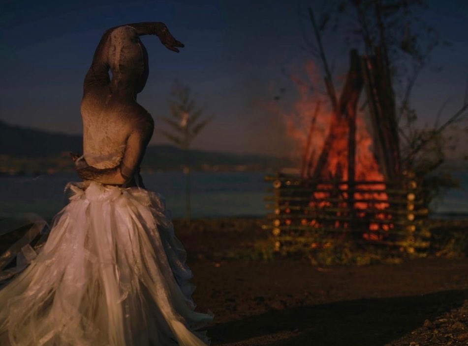 #SOMARTA couture by #TamaeHirokawa

#FireShrineFestival Release the sacred charcoal into the temple and worship Kagura to cure the plague by the spirit of fire.

#TheACF #couture