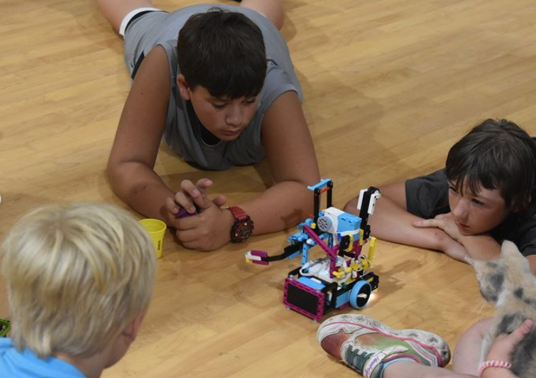 Recent events at the Preston County Youth Center! STEMcrafts, kittens, and Marvin's favorite: Gear, Gear, Robot (duck, duck, goose)!!! Thank you to everyone who showed up, we had a lovely time and hope to see y'all soon!

#omgrobots #stemsquad
#wearemars