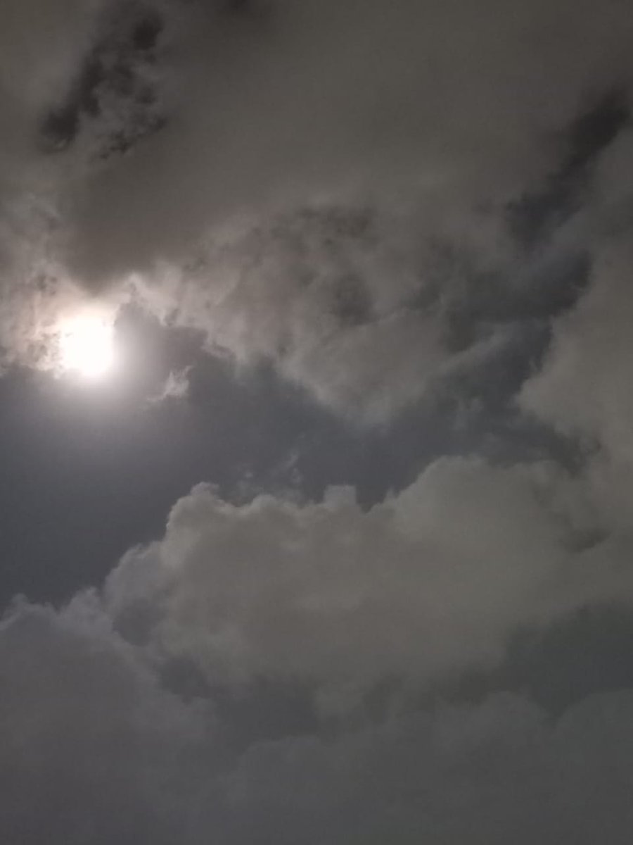 weamusama's tweet photo. #clouds https://t.co/7v63EijDEQ
