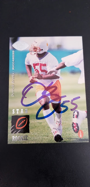 metoollica's tweet photo. #NFL Hall of fame linebacker Derrick Brooks with a sweet #ttm autograph returned to me while I was on vacation. Read about it at;
https://t.co/OETF7Xe4j4
#Bucs #TampaBay #ttmsuccess #ttmreturn #blog #blogger #buccaneers #tampa https://t.co/8L0kFWBLmK