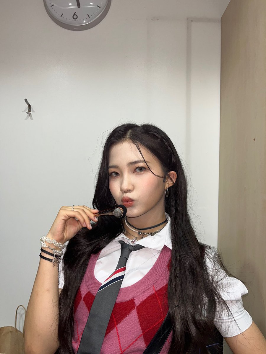 seowonthinkr's tweet photo. the perfect girl 💗
#Lapillus #Seowon #서원 https://t.co/6wZvLm1LPV