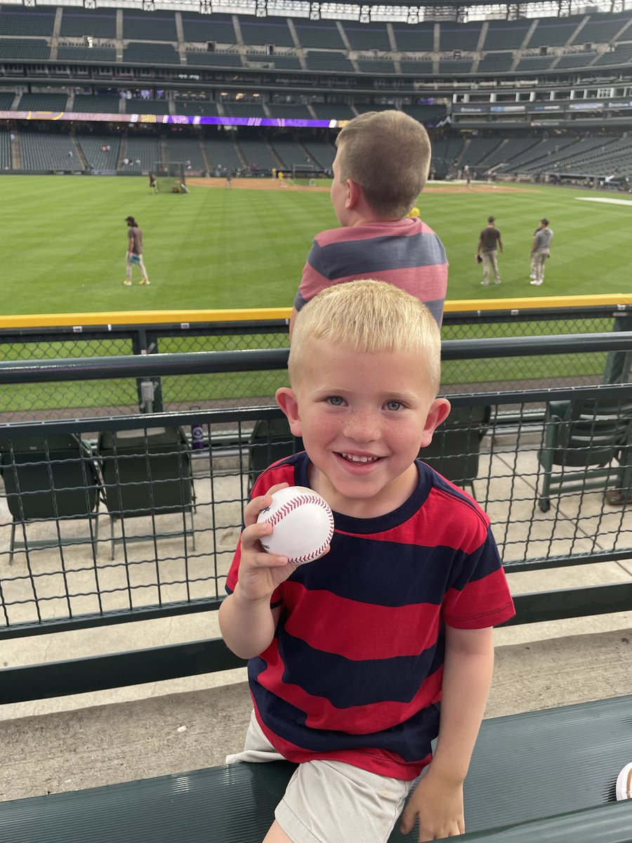 lhillyer's tweet photo. Last minute Rockies game. https://t.co/j6iqo8iX0z
