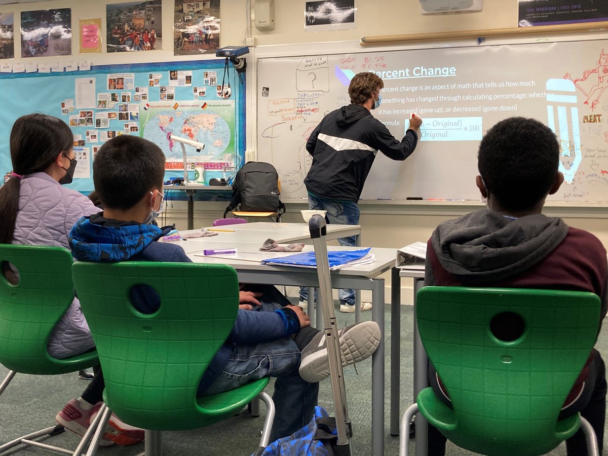 SF_DCYF's tweet image. Today our grantee @BreakthroughSF celebrated #NationalSummerLearningWeek by hosting a Visitors Day showcasing how their students and Teaching Fellows are keeping learning alive during the summer. Visitors received a tour of science and math classes for 3rd to 8th grade students.