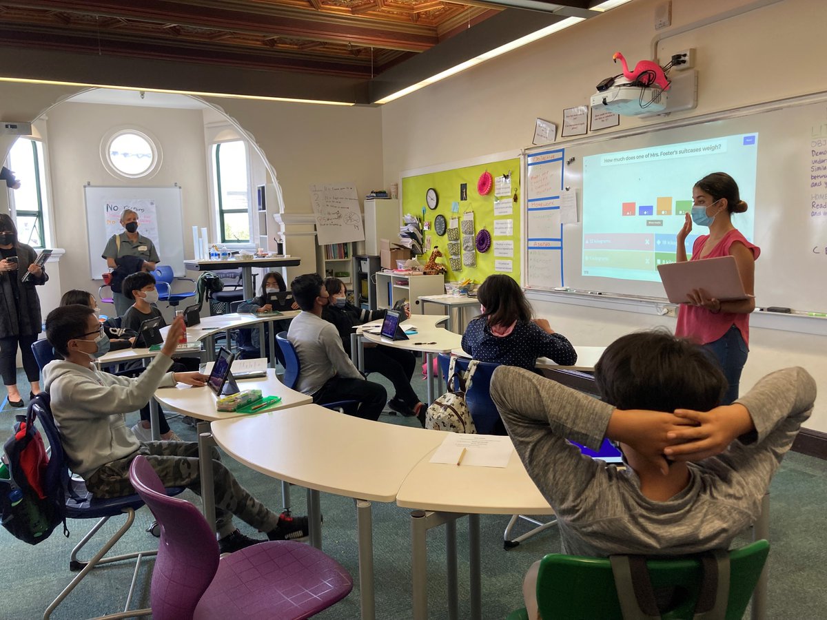 SF_DCYF's tweet image. Today our grantee @BreakthroughSF celebrated #NationalSummerLearningWeek by hosting a Visitors Day showcasing how their students and Teaching Fellows are keeping learning alive during the summer. Visitors received a tour of science and math classes for 3rd to 8th grade students.